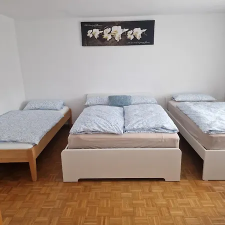 Einzimmerwohnung Mit Kueche Und Bad Apartamento *